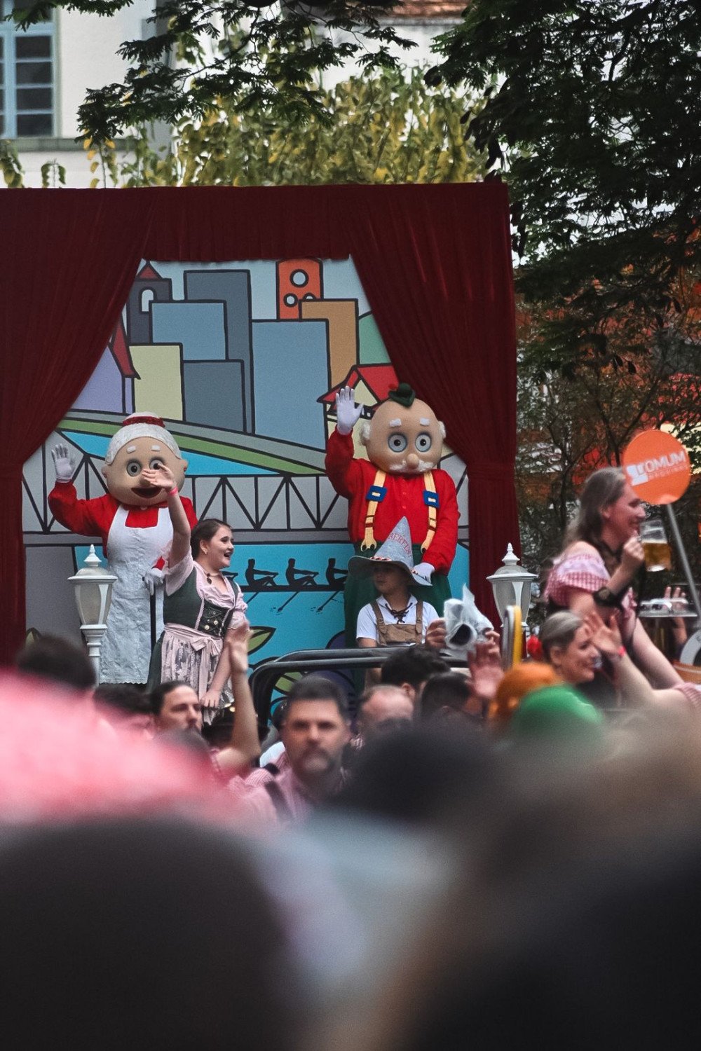 Oktoberfest Blumenau: Nesta quarta tem o penúltimo desfile oficial; veja a programação