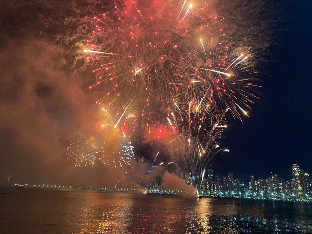 Balneário Camboriú fará teste de fogos de artifício para o Réveillon na quarta-feira que vem