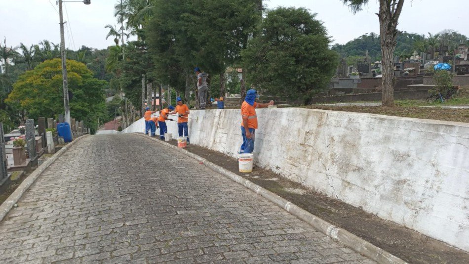 Cemitérios públicos de Blumenau funcionarão em horário diferenciado no Dia de Finados