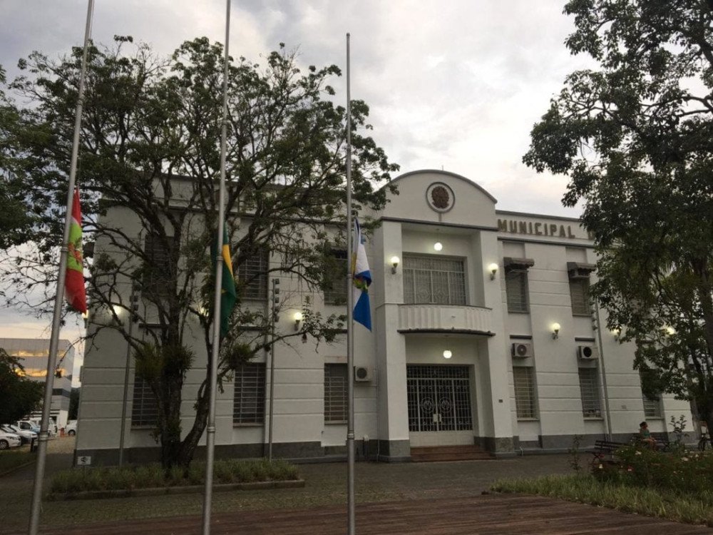 Timbó tem vagas abertas para professor de matemática e auxiliar em serviços gerais; veja como participar
