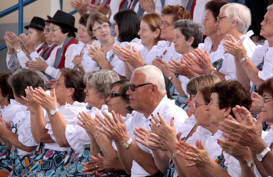 Número de idosos na população do país cresceu 57,4% em 12 anos, segundo último Censo