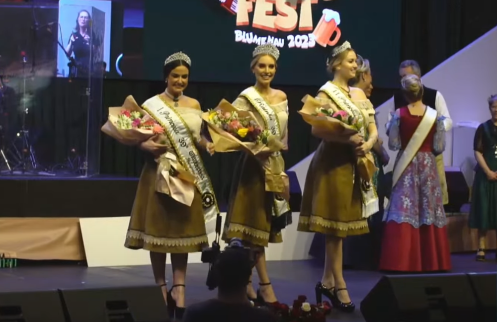 Thais Bonatti é eleita rainha da Oktoberfest 2024