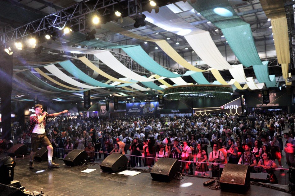 Oktoberfest Blumenau termina com público de mais de 450 mil pessoas