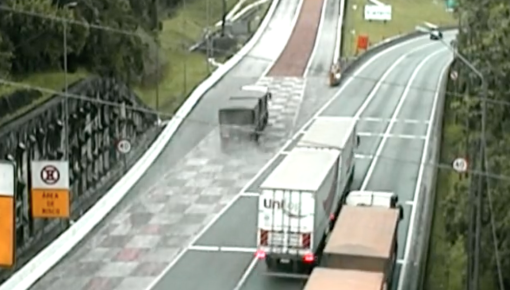 Vídeo: Motorista usa área de escape e evita acidente na BR-376 entre PR e SC