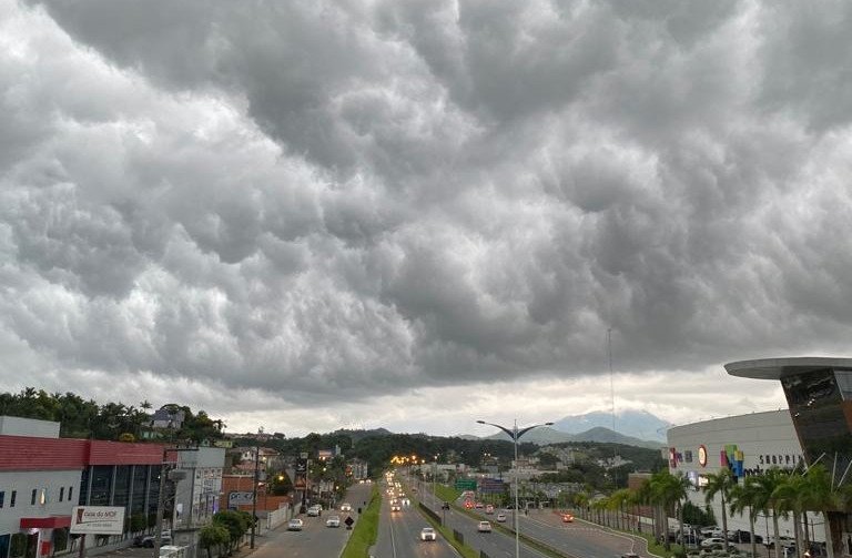 Semana segue com chuvas e temporais em SC; veja o mapa