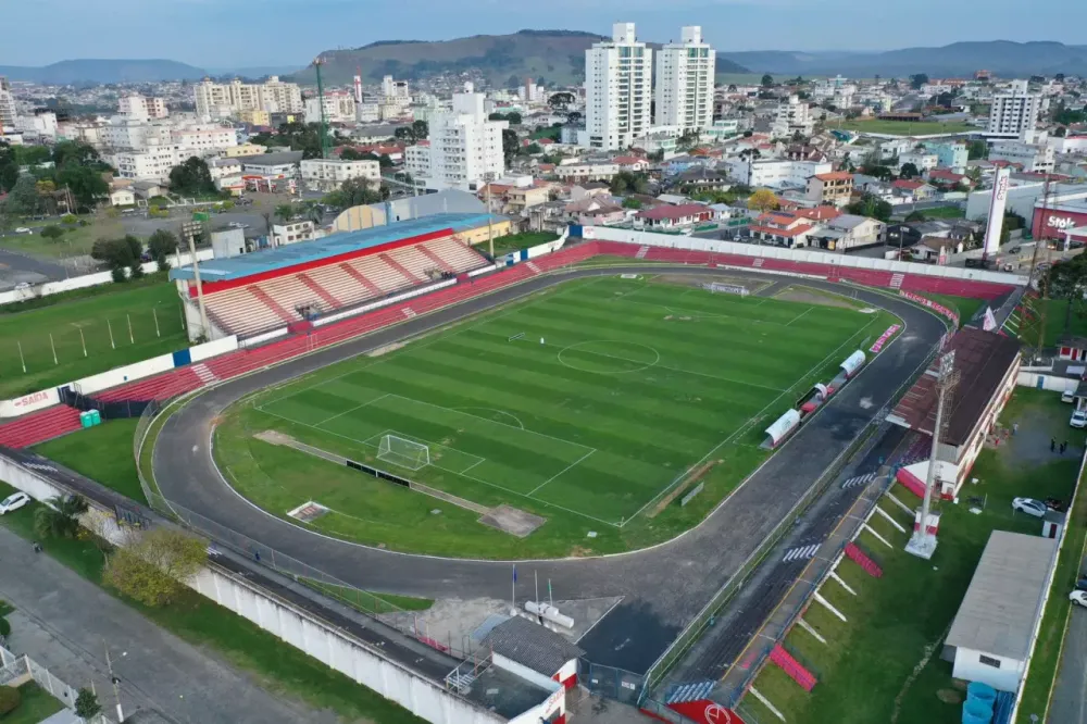 Emerson Luis. Esporte: Nada muda