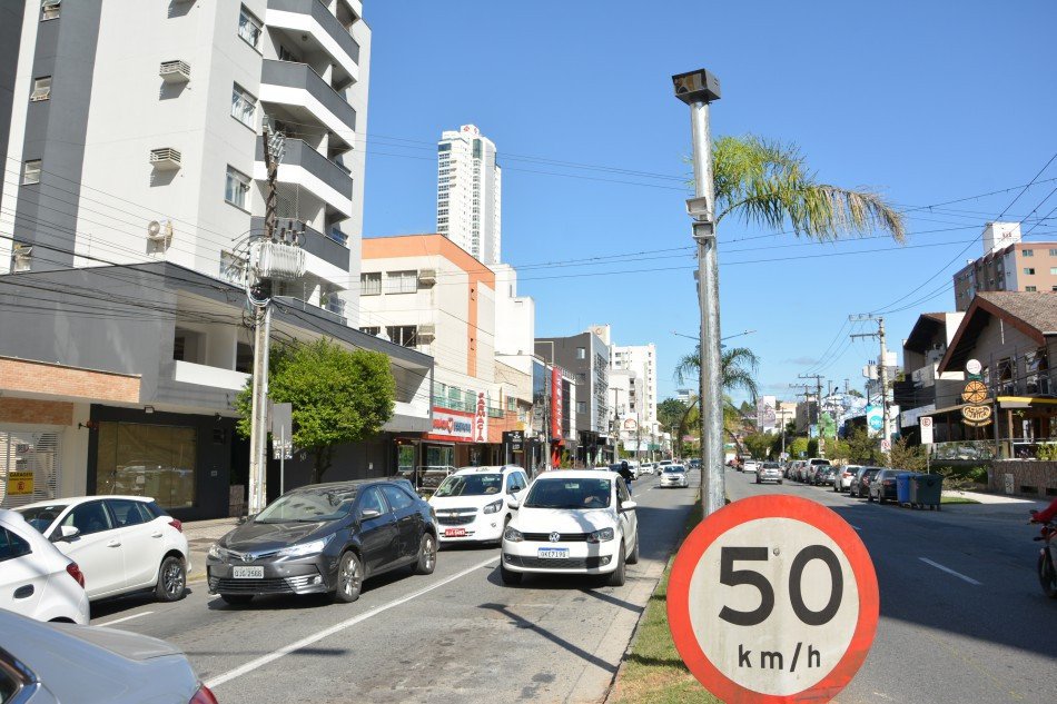 Novos pontos de fiscalização eletrônica em Blumenau entram em operação na quarta