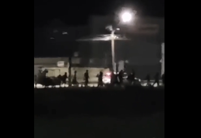 Vídeo: Moradores de rua são escoltados pela PM de Itajaí para Balneário Camboriú; operação não foi institucional