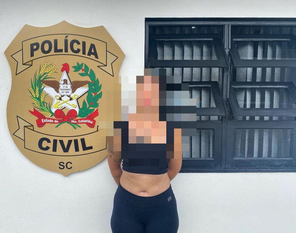Mulher apontada como chefe de organização criminosa de Blumenau é presa