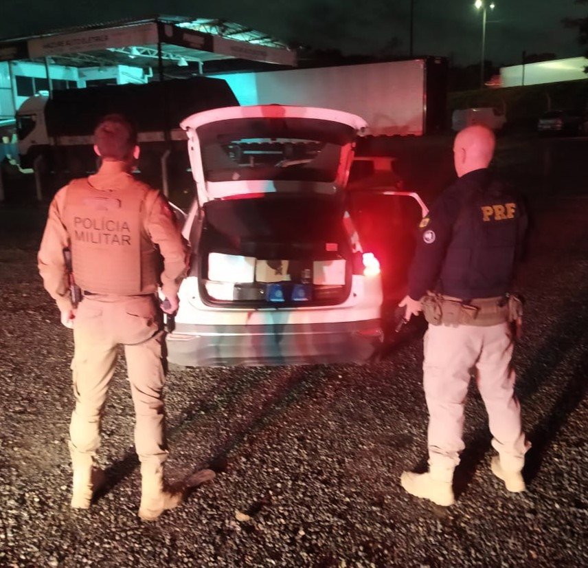 Polícia encontra mais de 240 garrafas de vinhos importadas irregularmente em carro na BR-101