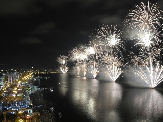 Prefeito de Florianópolis sanciona lei que proíbe fogos de artifício com ruídos