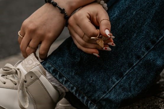 Mulher que foi chamada de “bêbada” após queda em uma festa no Litoral do Estado será indenizada