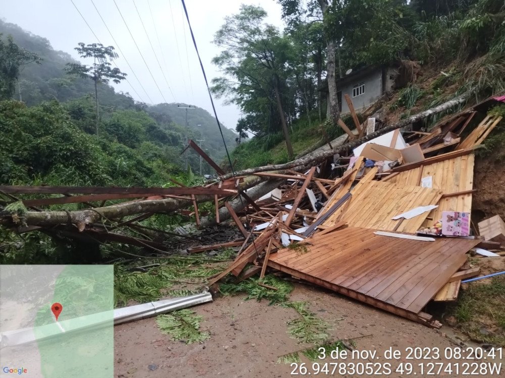 Fotos: Sobe para 78 o número de ocorrências registradas pela Defesa Civil de Blumenau; 60 são deslizamentos de terra