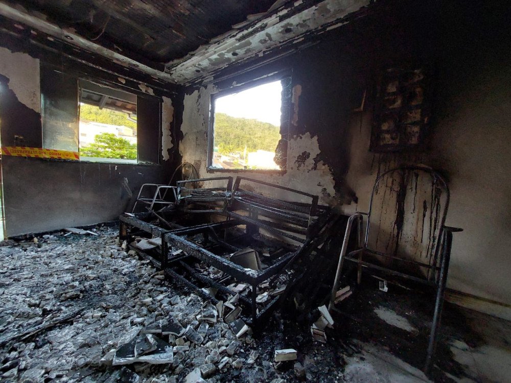 Incêndio em residência mobiliza Corpo de Bombeiros de Blumenau