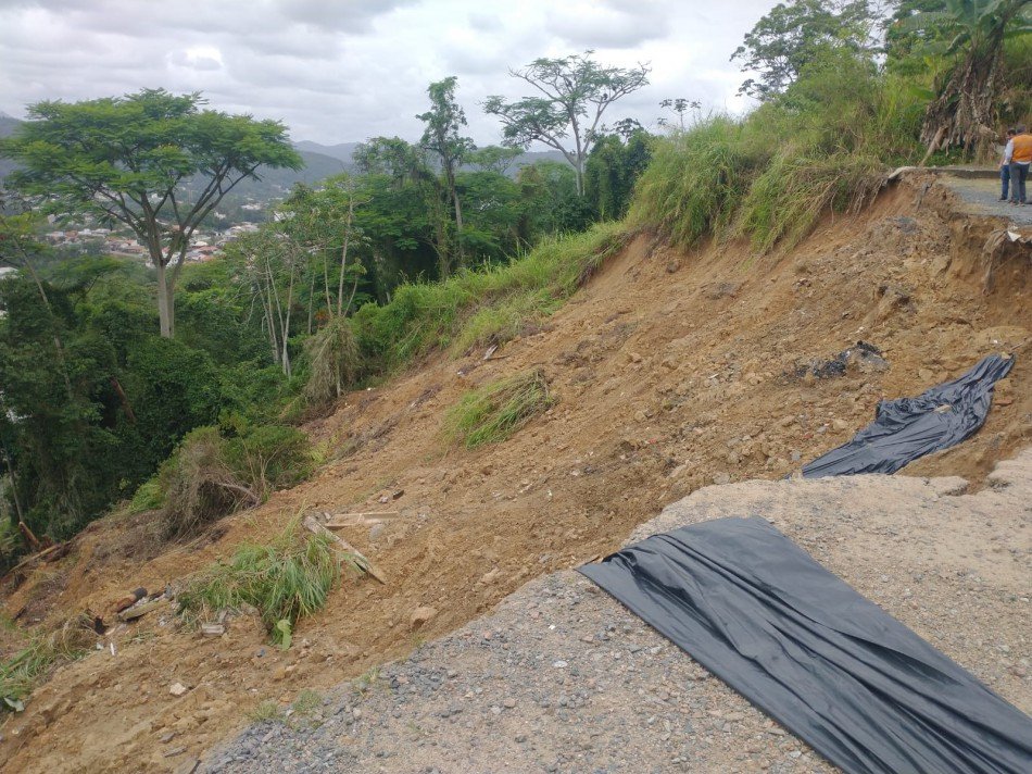Defesa Civil avalia riscos após limpeza de mais de 2,5 mil toneladas de barro e entulho