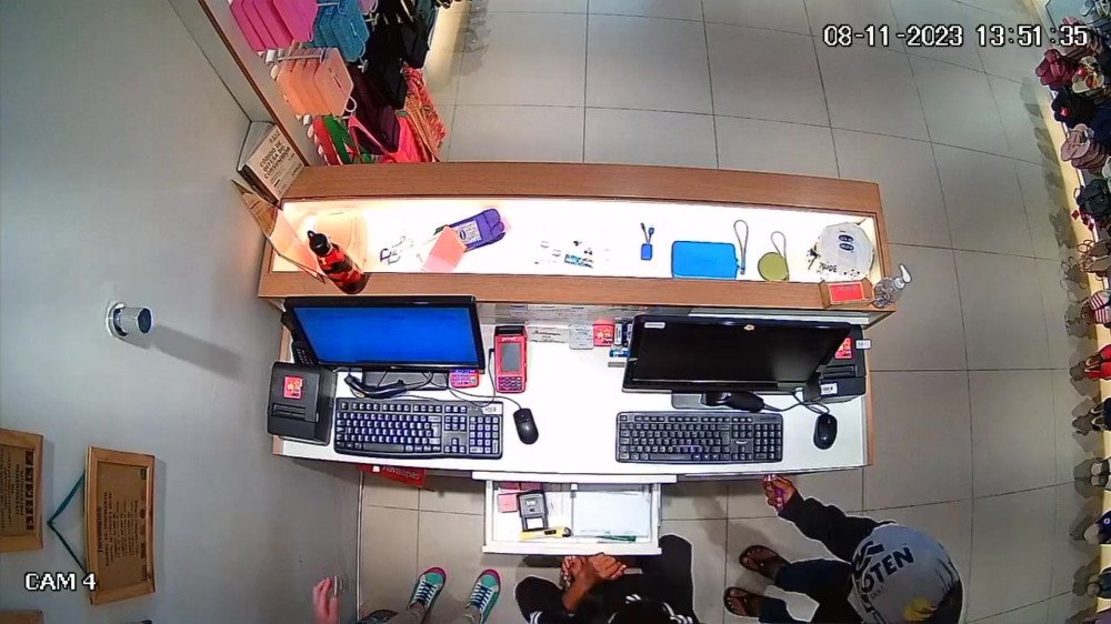 Vídeo: Homens são presos após roubarem dois estabelecimentos comerciais de Blumenau na mesma tarde