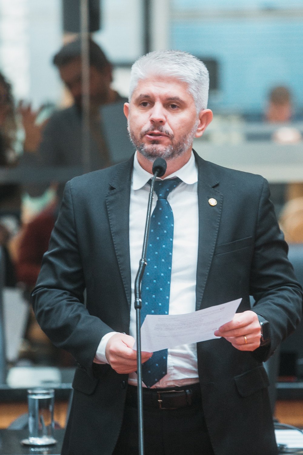 Deputado estadual quer proibir venda e circulação de livro que faz apologia ao nazismo