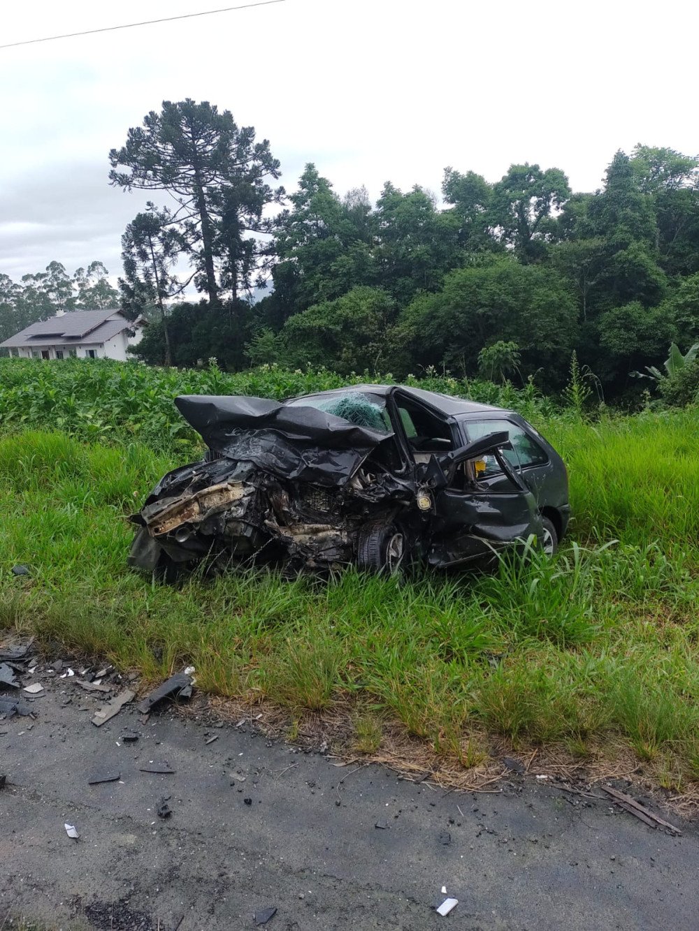 Batida de frente entre dois carros deixa uma pessoa morta no Alto Vale nesta quarta-feira
