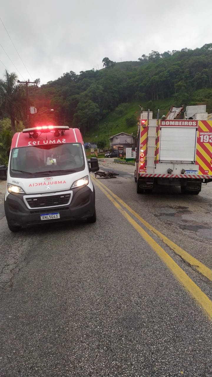Acidente entre duas motos deixa uma pessoa morta em Brusque