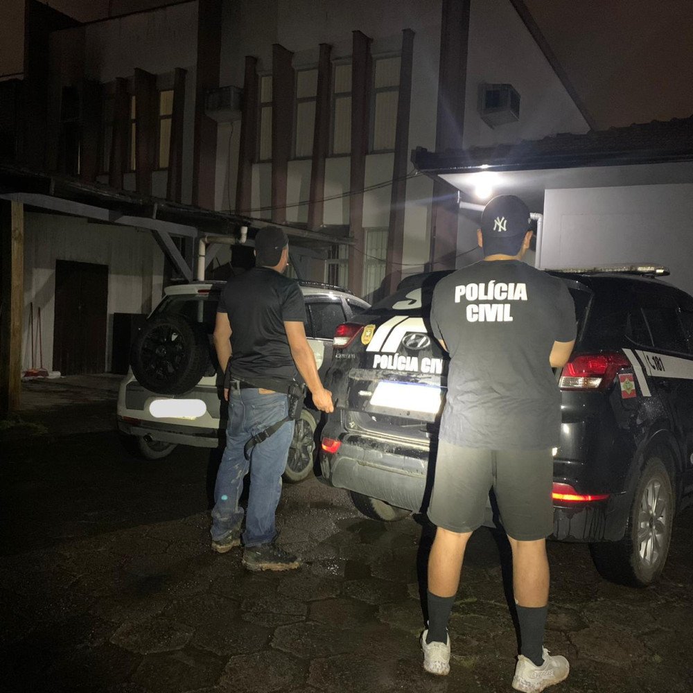 Polícia cumpre mandado de prisão e homem é preso por tentativa de feminicídio em Timbó