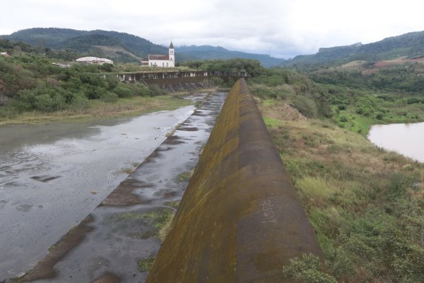 Comporta da barragem de José Boiteux volta a ser fechada