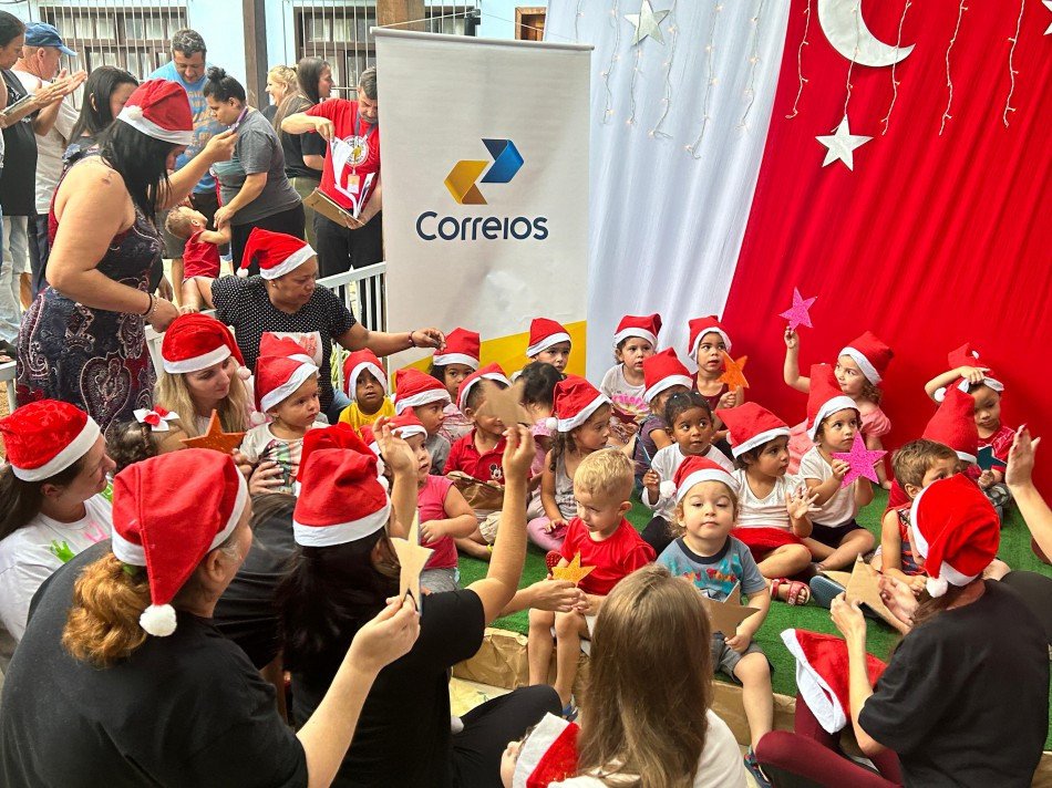 Rede Municipal de Educação de Blumenau será contemplada com Projeto Papai Noel dos Correios