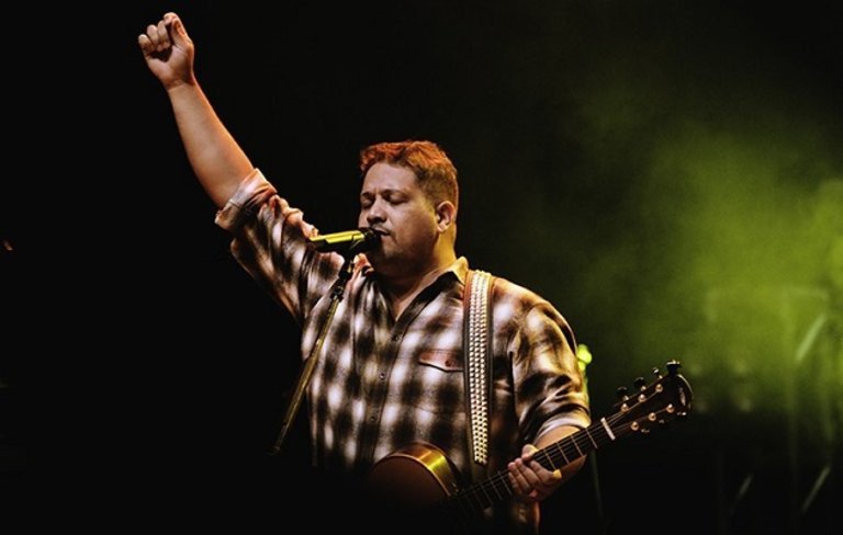 Cantor gospel Fernandinho fará show gratuito neste sábado em Timbó