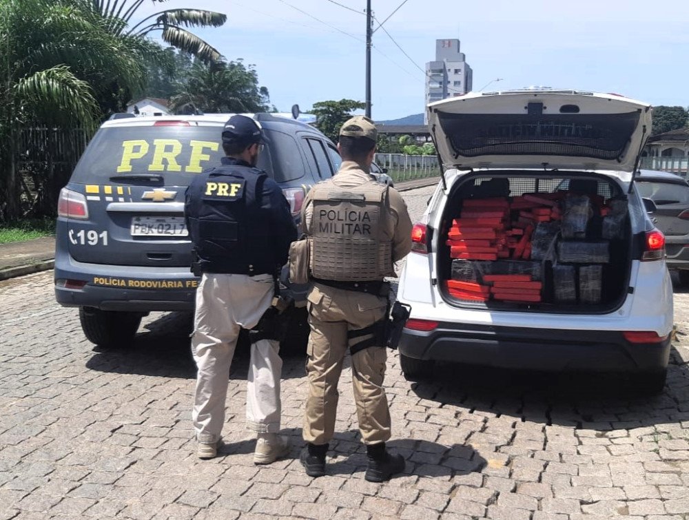 Mais de 200 quilos de maconha são apreendidos em Timbó