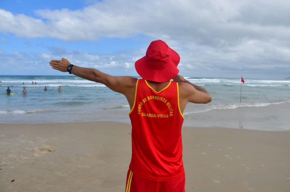 Verão se aproxima e Corpo de Bombeiros orienta sobre cuidados na praia