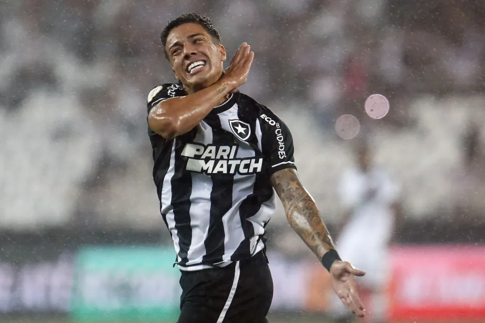 Carlos Alberto comemora gol marcado na vitória sobre o Vasco. Foto: Vítor Silva/Botafogo