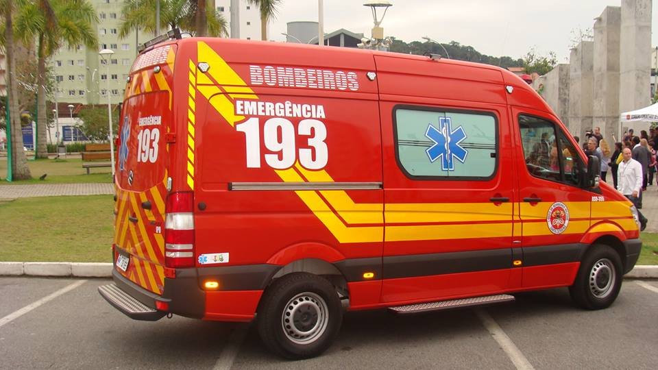 Mulher é atropelada na Rua Humberto de Campos, em Blumenau