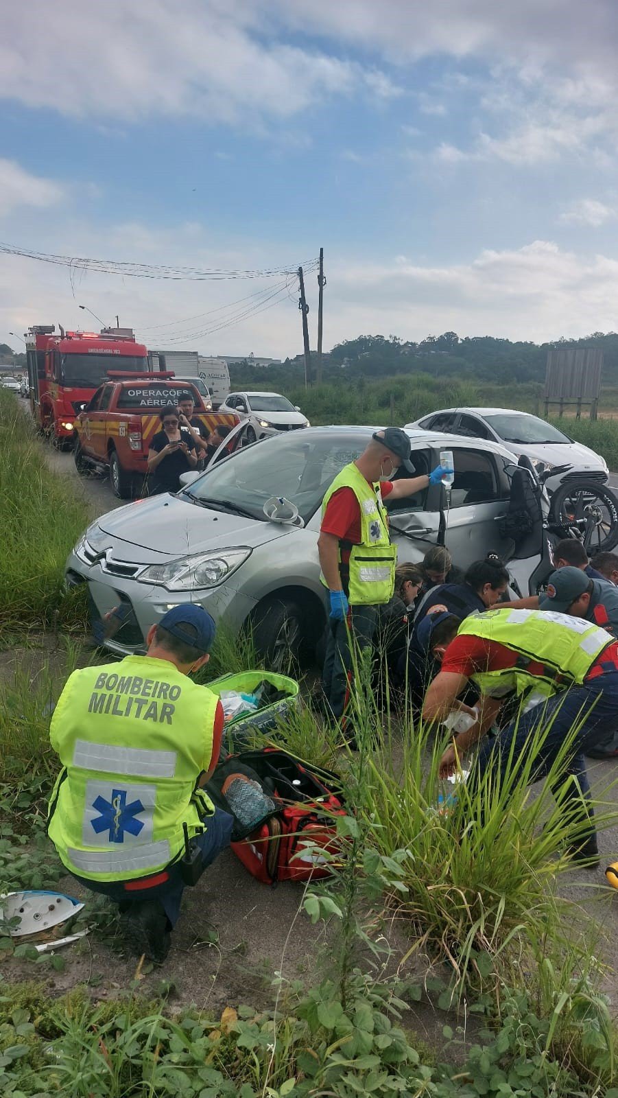 Motociclista fica ferido em acidente de trânsito com carro em Blumenau