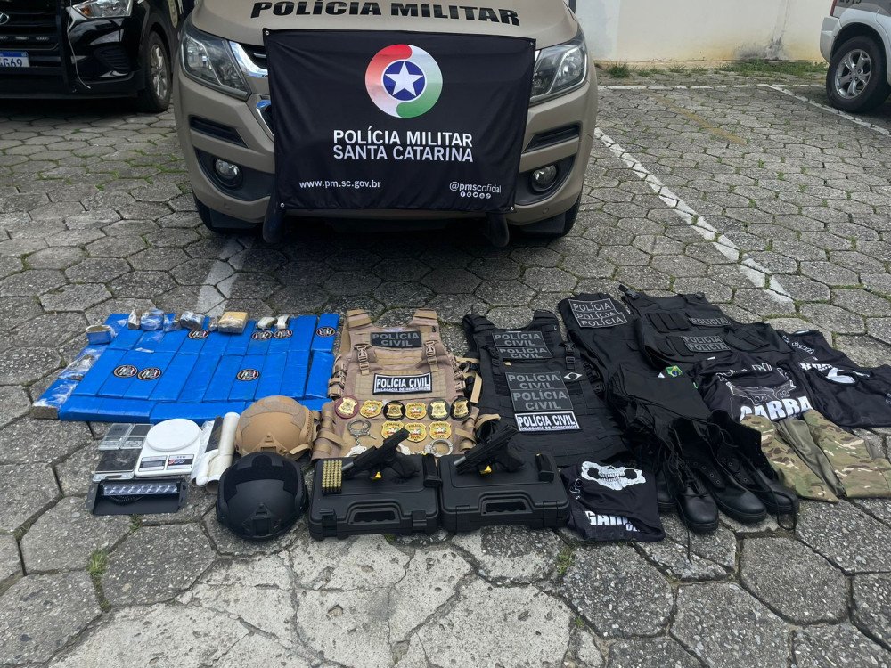 Homens são presos em Brusque com diversos equipamentos similares aos da Polícia Civil