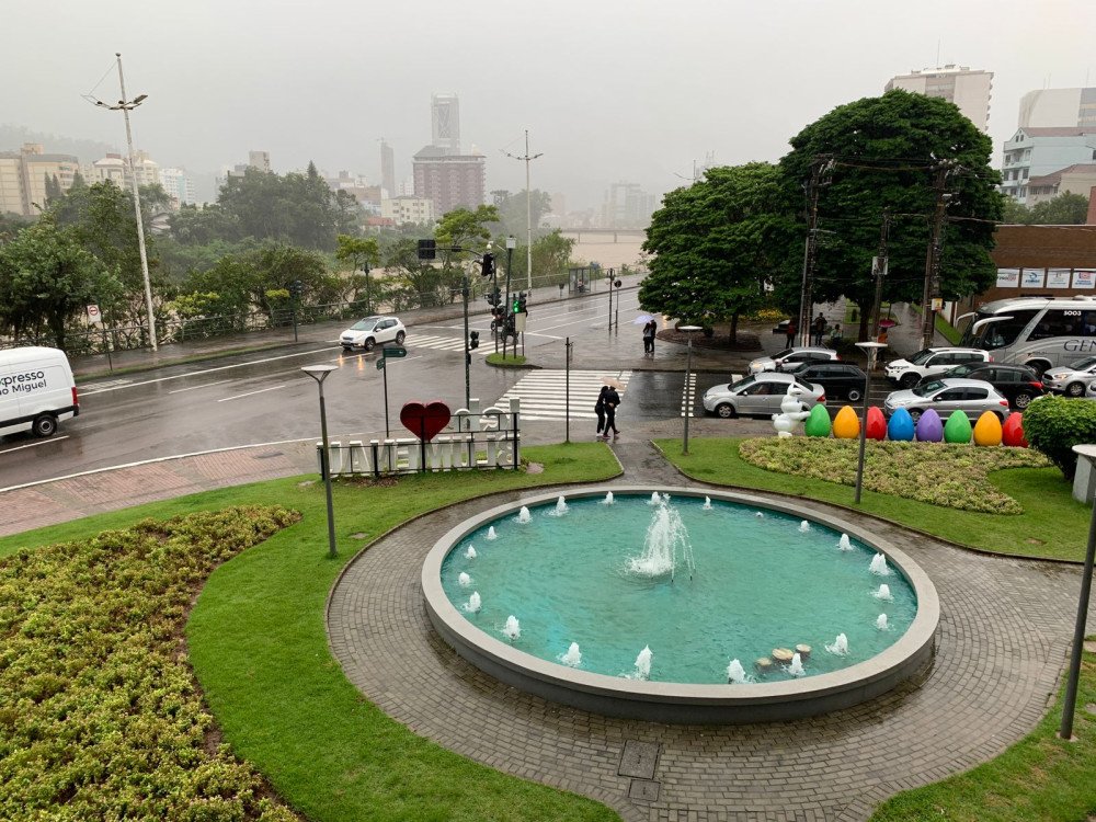 Sol, calor e chuva... Confira a previsão do tempo para Blumenau neste final de semana