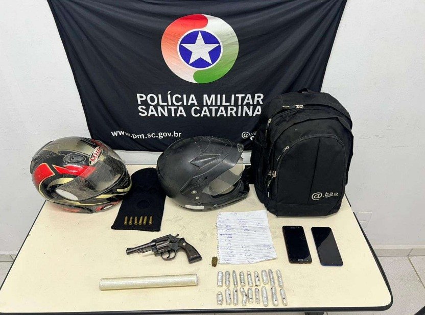 Homens são presos por tráfico de drogas em Gaspar após tentar fugir da Polícia Militar