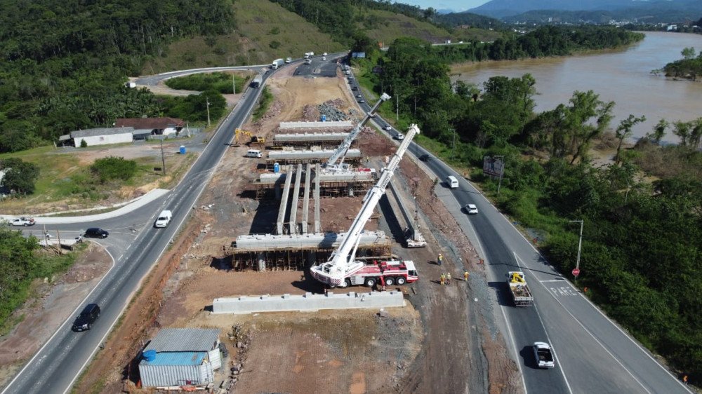 Obras na BR-470 em Gaspar causam interrupções no trânsito até sexta-feira