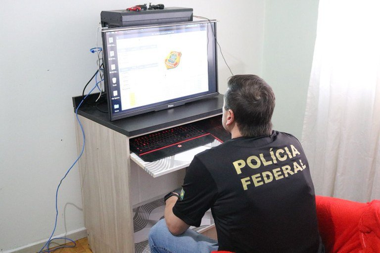 PF faz operação em SC para combater crimes de abuso sexual infantil na internet
