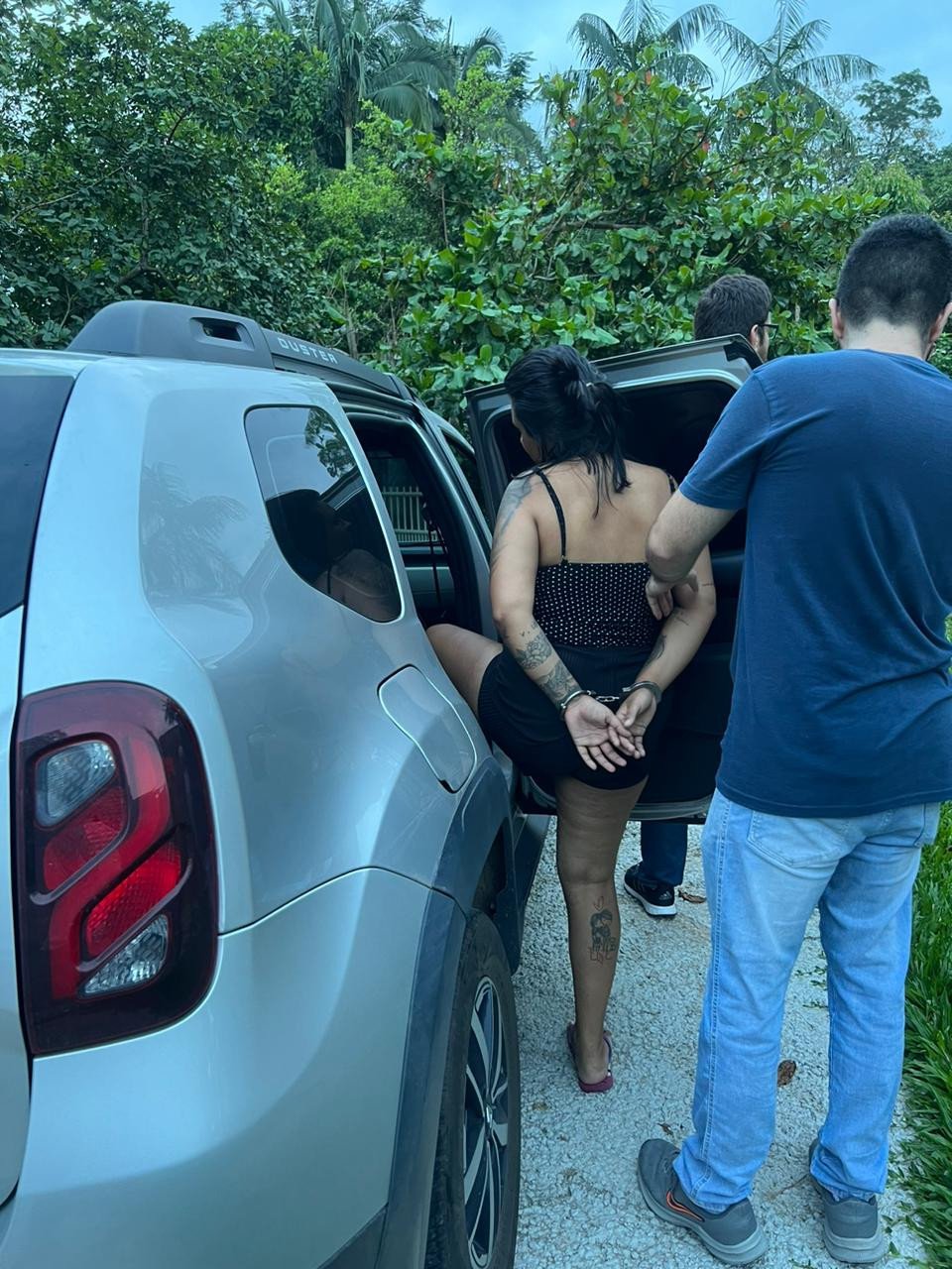 Suspeita de integrar organização criminosa que atua em presídios de SC é presa em Blumenau