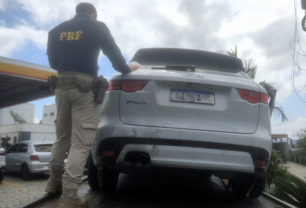 Carro de luxo roubado em Brusque e que estava clonado é recuperado na BR-101