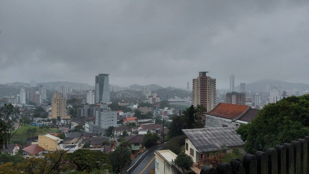 Blumenau: tempo segue instável nesta segunda-feira
