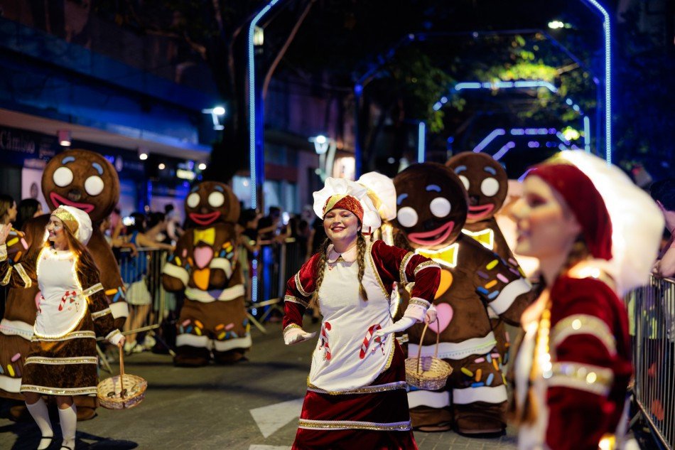 Desfile de Natal na Rua Curt Hering acontece nesta quarta-feira