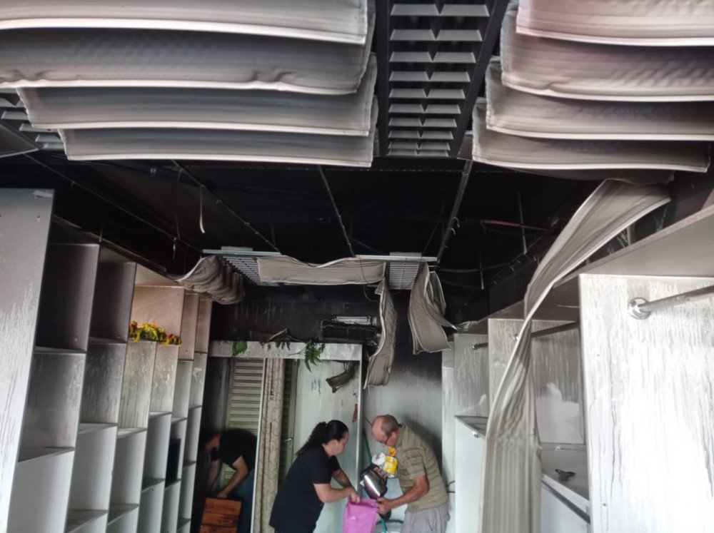 Loja de colchões e decorações no Centro de Pomerode pega fogo