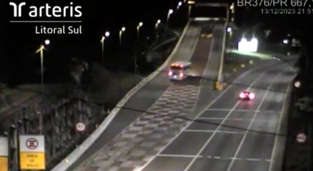 Vídeo: Motorista de ônibus evita acidente na BR-376 entre PR e SC ao usar área de escape
