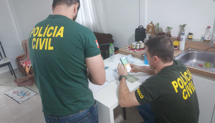 GAECO cumpre busca e apreensão e investiga armazenamento de conteúdo pornográfico de menores no Vale do Itajaí