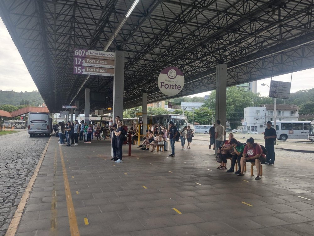 Paralisação pontual do transporte público em Blumenau causa transtornos para passageiros