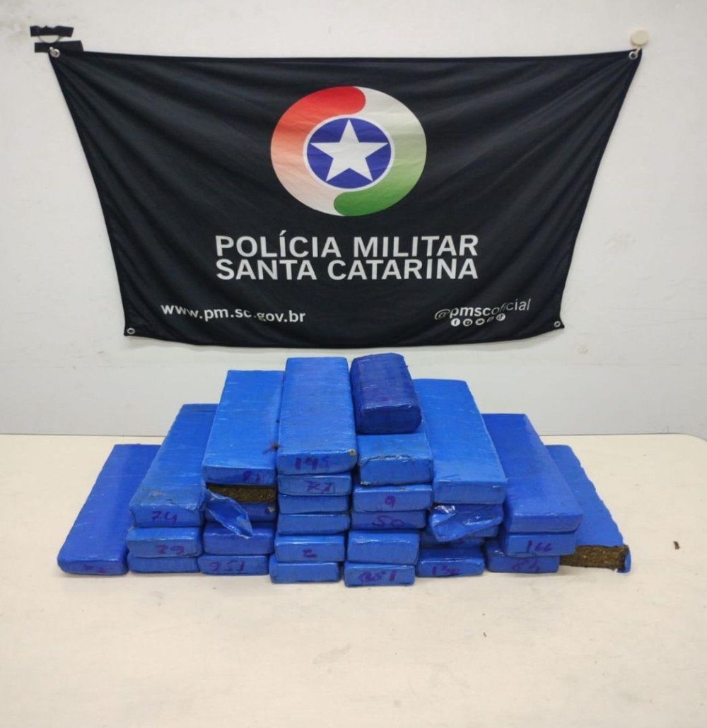 Homem foge da PM em Blumenau e acaba preso em Gaspar por tráfico de drogas