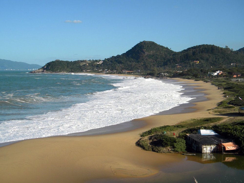 Bandeira Azul: Praias de Balneário Camboriú são reconhecidas pela qualidade ambiental; entenda