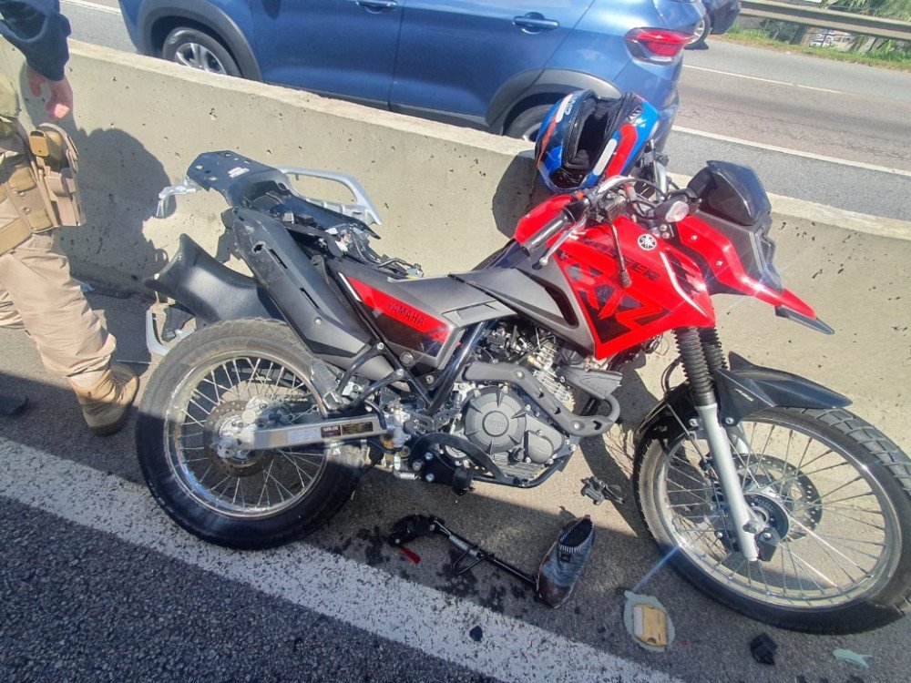 Motociclista fica gravemente ferido após acidente na BR-101