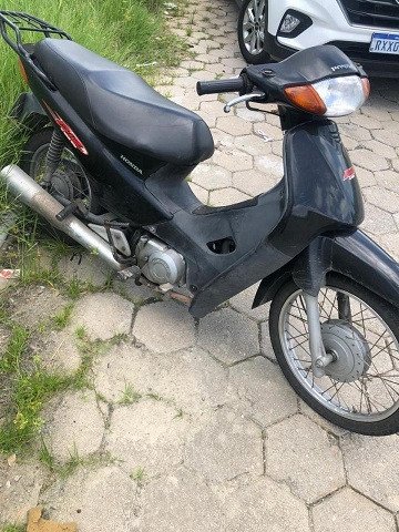 Pai denuncia o filho à polícia após adolescente chegar em casa com moto suspeita