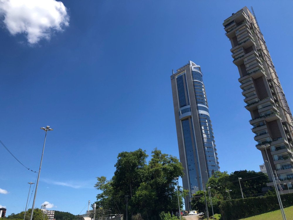 Verão começa com calorão, mas com risco de chuvas isoladas em Blumenau